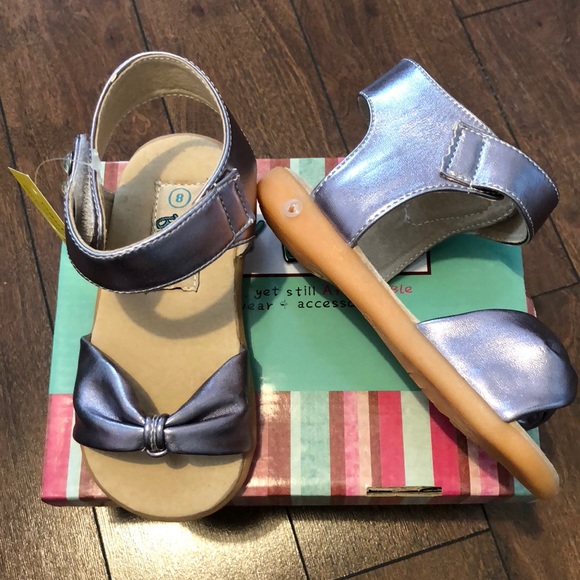 Itzy Bitzy Silver Metallic Squeaker Sandals - Picture 3 of 4